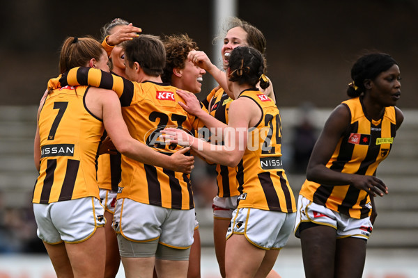 AFLW 2022 S7 Round 10 - Fremantle v Hawthorn - 1019923