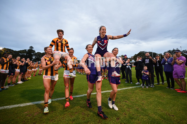 AFLW 2022 S7 Round 10 - Fremantle v Hawthorn - 1020059