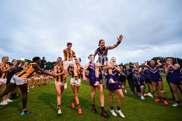 AFLW 2022 S7 Round 10 - Fremantle v Hawthorn - 1020055