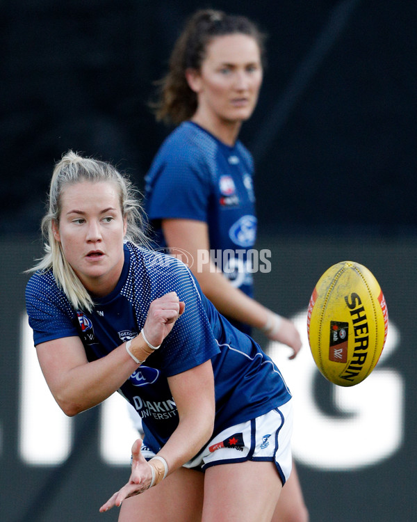 AFLW 2022 S7 First Elimination Final - Geelong v North Melbourne - 1020957