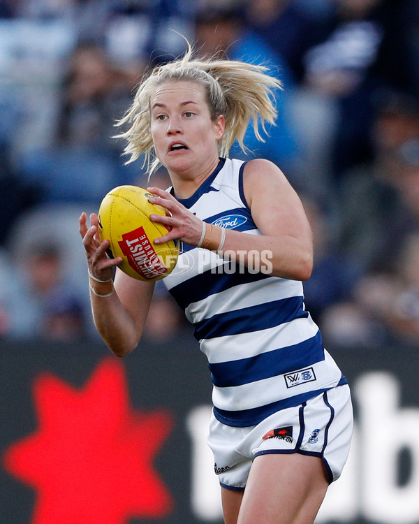 AFLW 2022 S7 First Elimination Final - Geelong v North Melbourne - 1020970