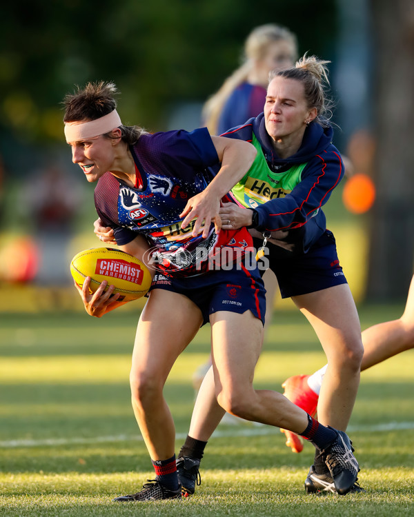 AFLW 2022 S7 Training - Melbourne 171122 - 1022808