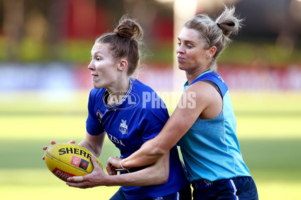 AFLW 2022 S7 Training - North Melbourne 171122 - 1022928