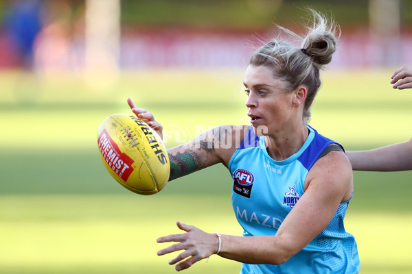 AFLW 2022 S7 Training - North Melbourne 171122 - 1022941