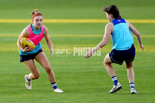 AFLW 2022 S7 Training - North Melbourne 171122 - 1022970