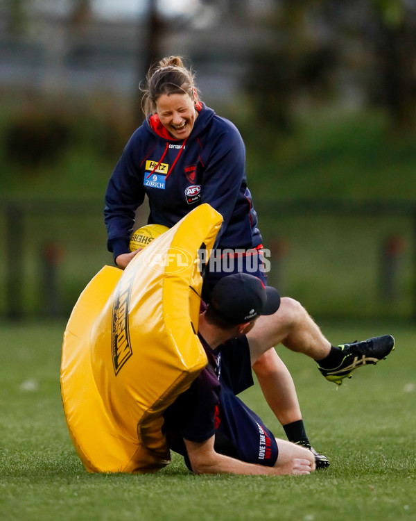 AFLW 2022 S7 Training - Melbourne 171122 - 1022858