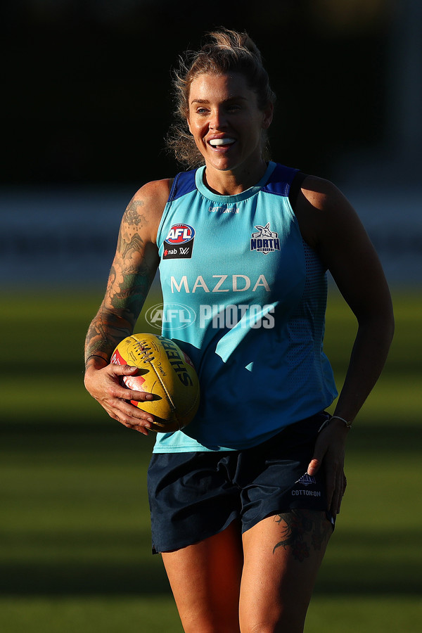 AFLW 2022 S7 Training - North Melbourne 171122 - 1022937