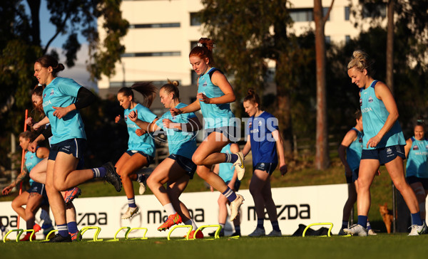 AFLW 2022 S7 Training - North Melbourne 171122 - 1022969