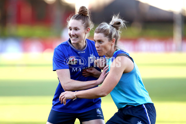 AFLW 2022 S7 Training - North Melbourne 171122 - 1022945