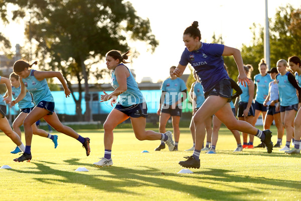 AFLW 2022 S7 Training - North Melbourne 171122 - 1022980