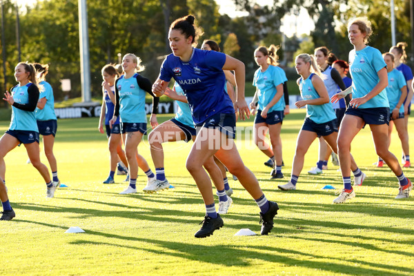 AFLW 2022 S7 Training - North Melbourne 171122 - 1022984