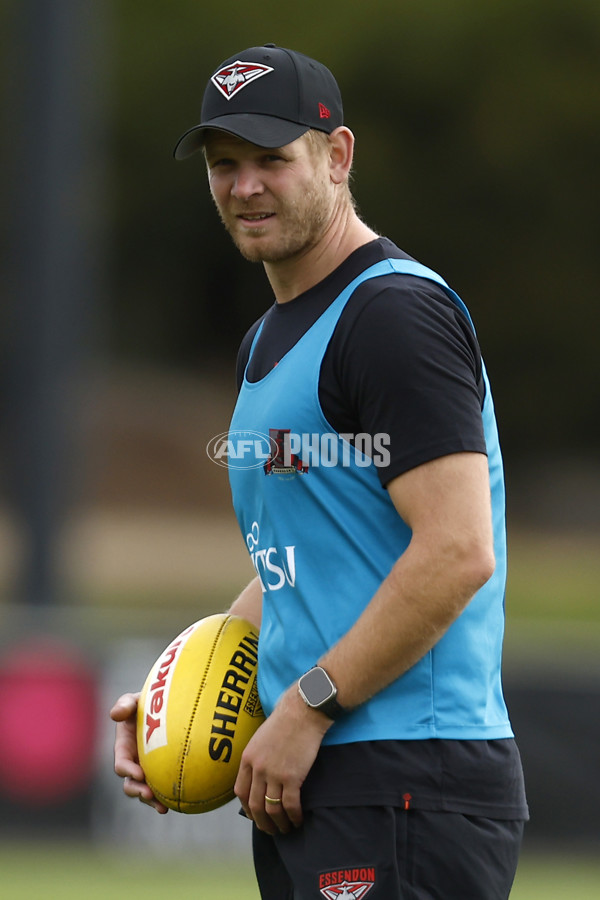 AFL 2022 Training - Essendon 211122 - 1023499