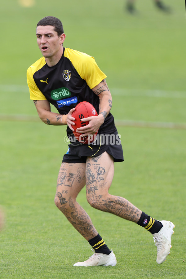 AFL 2022 Training - Richmond 151222 - 1026215