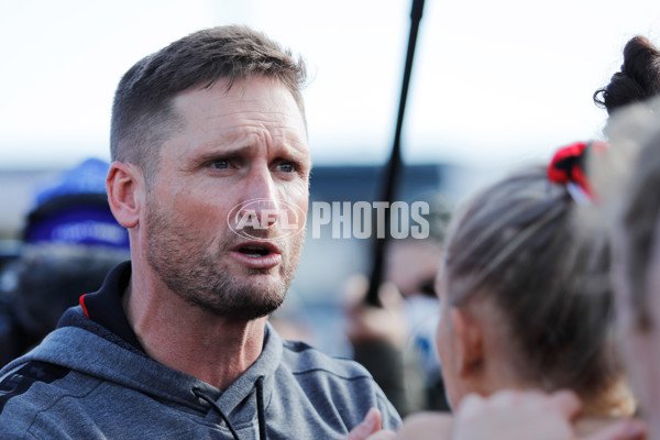 VFLW 2022 Grand Final - Essendon v Southern Saints - 970051