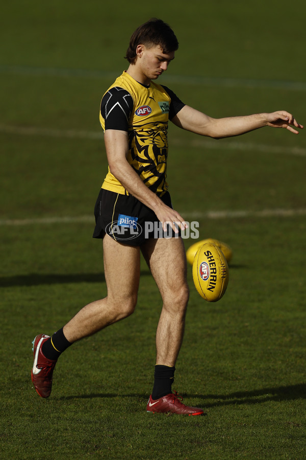 AFL 2022 Training - Richmond 280722 - 981036