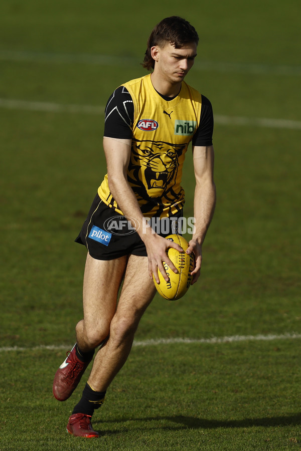 AFL 2022 Training - Richmond 280722 - 981023