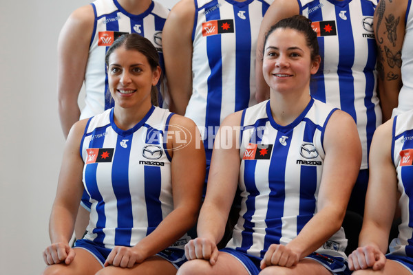 AFLW 2022 Media - North Melbourne Team Photo Day S7 - 981693