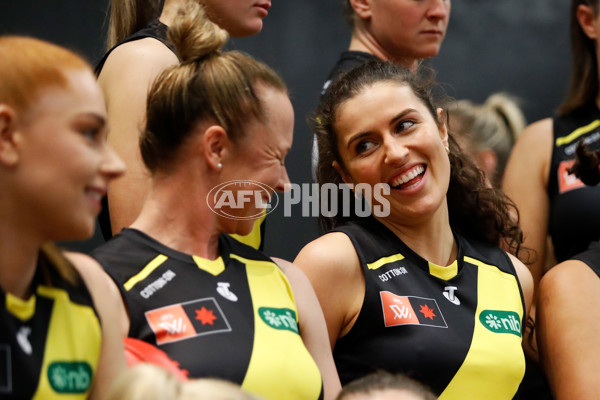 AFLW 2022 Media - Richmond Team Photo Day S7 - 988409