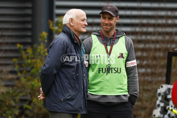 AFL 2022 Training - Essendon 180822 - 994287