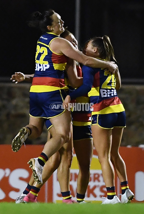 AFLW 2022 S7 Round 01 - Adelaide v Melbourne - 998082