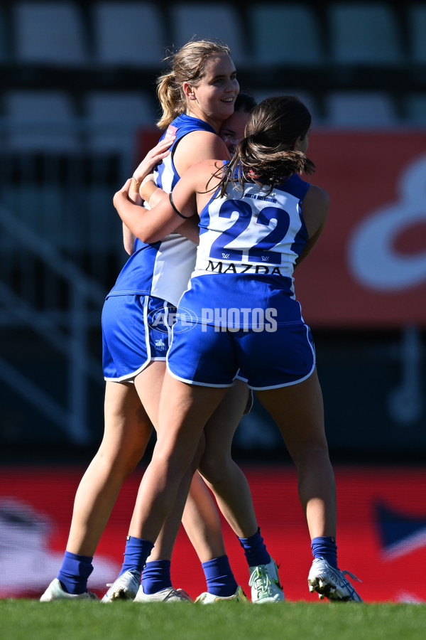 AFLW 2022 S7 Round 01 - North Melbourne v Gold Coast - 998508