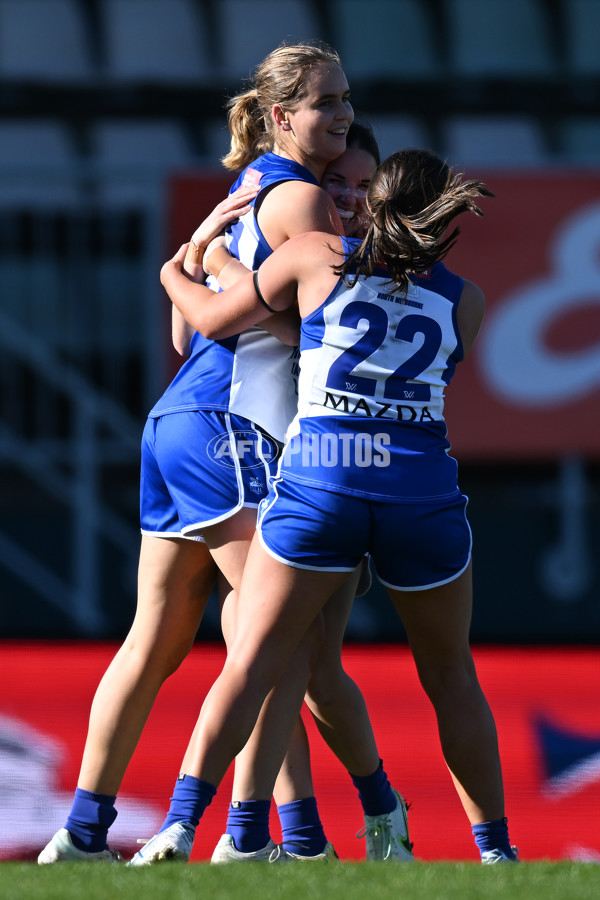 AFLW 2022 S7 Round 01 - North Melbourne v Gold Coast - 998515