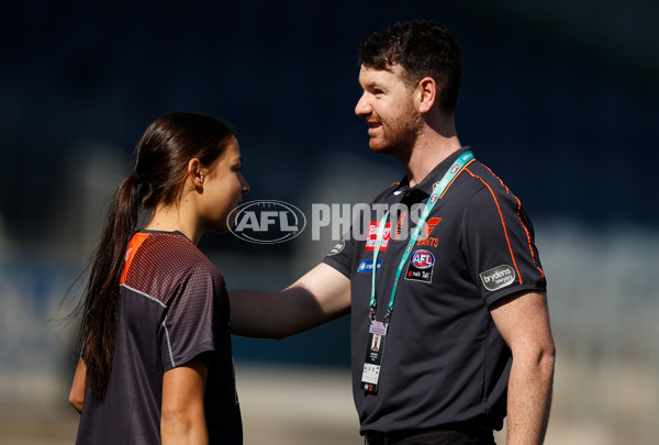 AFLW 2022 S7 Round 01 - Western Bulldogs v GWS - 999037