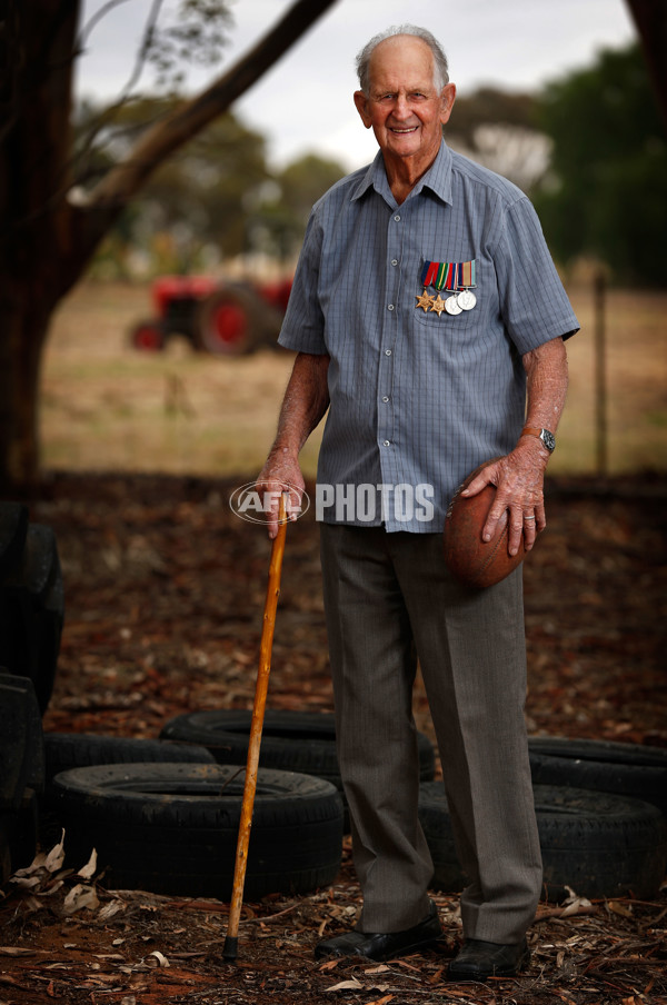 AFL 2014 Portraits - Don Poyner - 324901