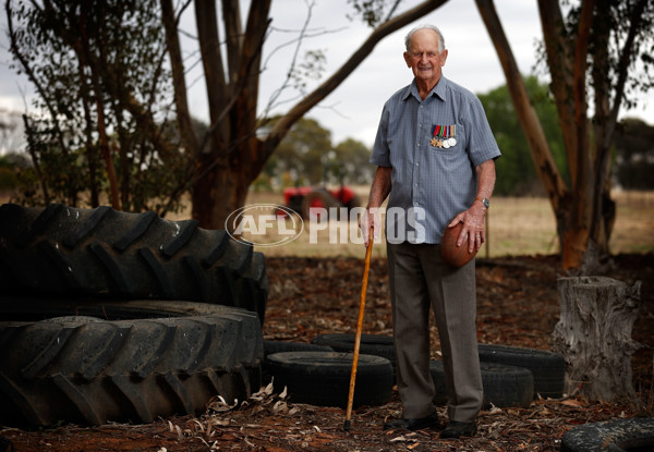 AFL 2014 Portraits - Don Poyner - 324902