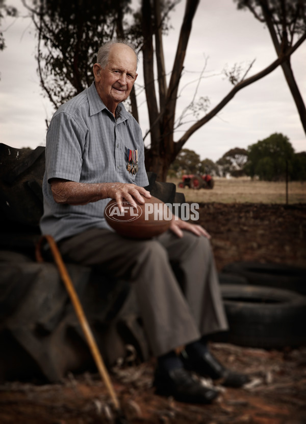 AFL 2014 Portraits - Don Poyner - 324898