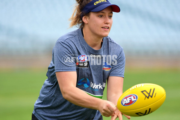 Adelaide 2016 – Womens First Training - 480552
