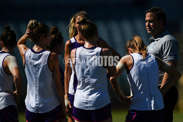 AFLW 2017 Rd 06 - Fremantle v Carlton - 491492