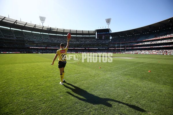 AFL 2023 Round 07 - Essendon v Geelong - A-28134144