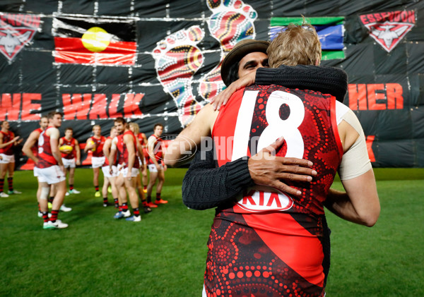 AFL 2017 Round 10 - Photographers Choice - 516504