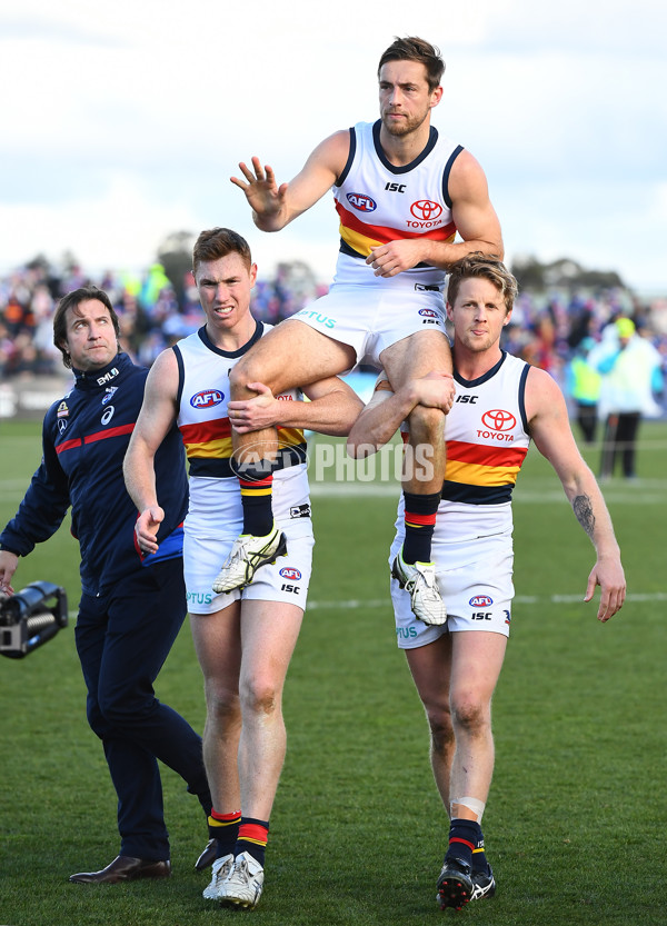 AFL 2019 Round 23 - Western Bulldogs v Adelaide - 709560