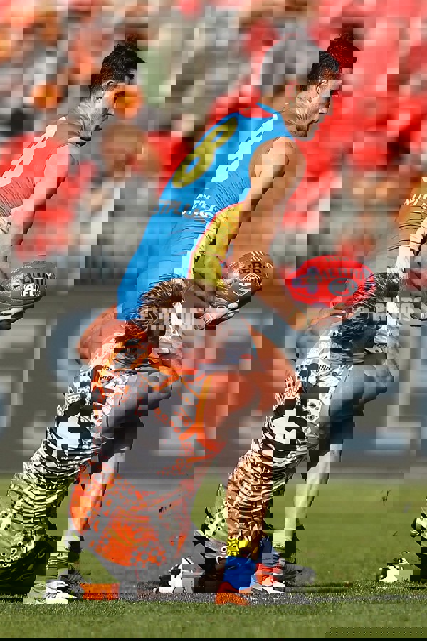 AFL 2019 Round 11 - GWS v Gold Coast - 680439