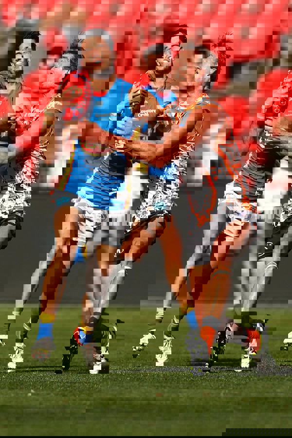 AFL 2019 Round 11 - GWS v Gold Coast - 680438