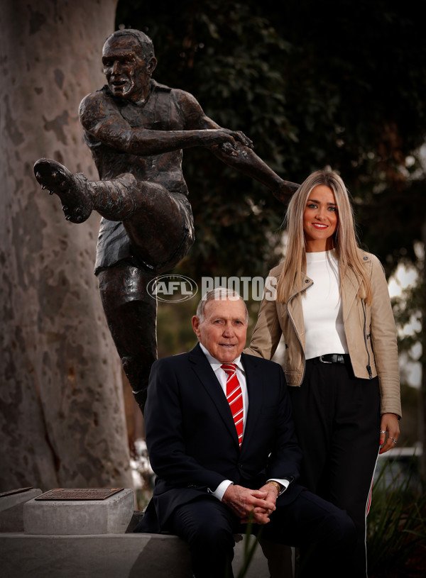 AFL 2018 Media - Bob Skilton Sculpture Unveiling - 614347