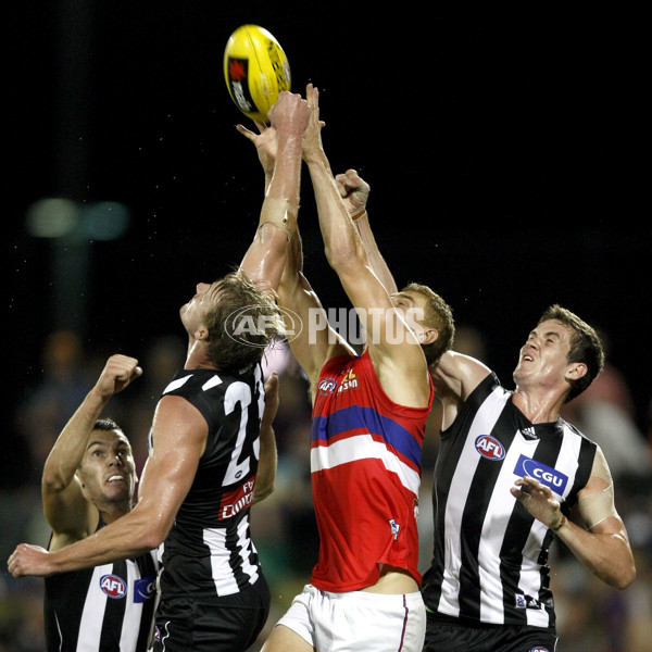 AFL 2012 NAB Cup Rd 01 - Western Bulldogs v Collingwood - 251196