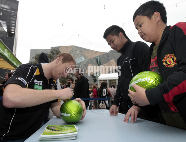 AFL 2011 Media - AFL Live Site Day 3 280911 - 244389