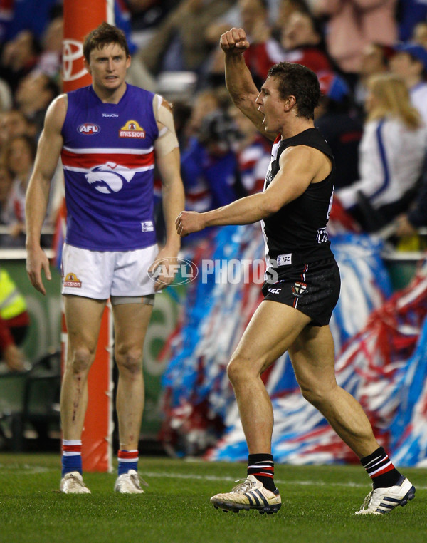 AFL 2011 Rd 12 - St Kilda v Western Bulldogs - 233177