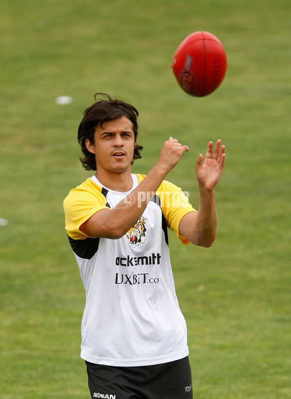 AFL 2010 Training - Richmond 120110 - 197203