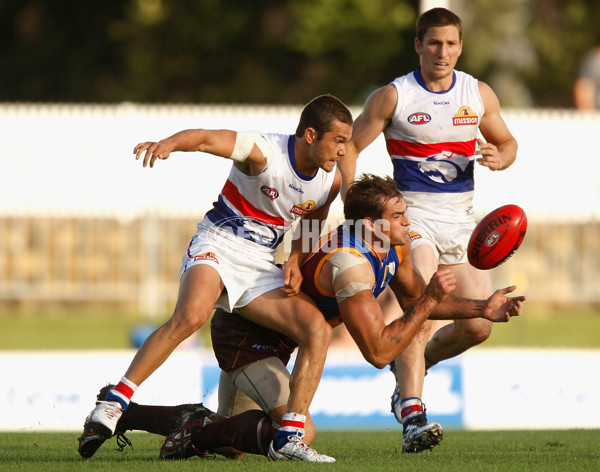 AFL 2010 NAB Cup Rd 01 - Western Bulldogs v Brisbane - 198630