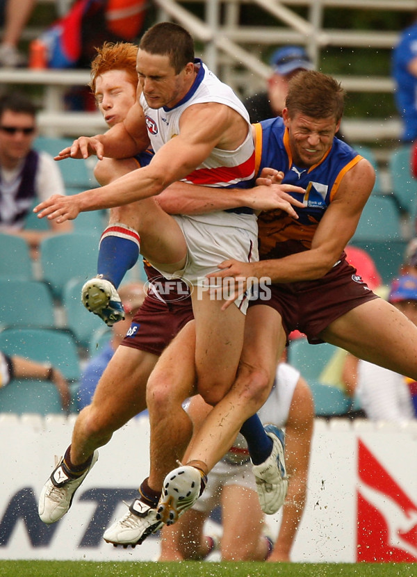 AFL 2010 NAB Cup Rd 01 - Western Bulldogs v Brisbane - 198647