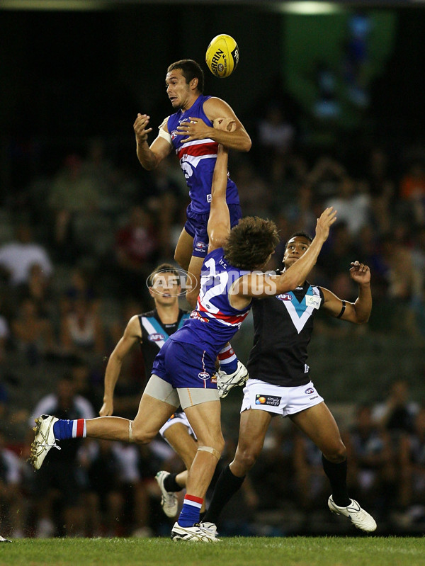 AFL 2010 NAB Cup Rd 03 - Western Bulldogs v Port Adelaide - 199737