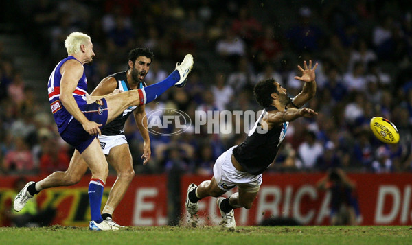 AFL 2010 NAB Cup Rd 03 - Western Bulldogs v Port Adelaide - 199761
