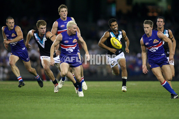 AFL 2010 NAB Cup Rd 03 - Western Bulldogs v Port Adelaide - 200681