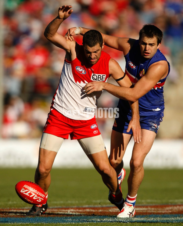 AFL 2010 Rd 08 - Western Bulldogs v Sydney - 207365