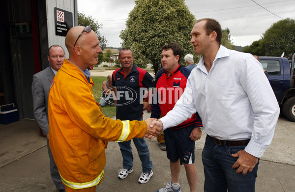 AFL 2009 Media - Melbourne Community Camp 110209 - 174106