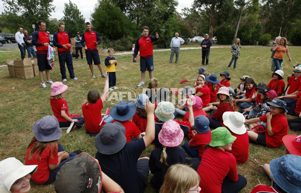 AFL 2009 Media - Melbourne Community Camp 110209 - 174107